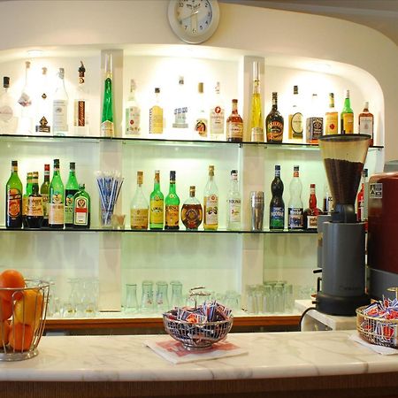 Hotel Veliero Rimini Buitenkant foto