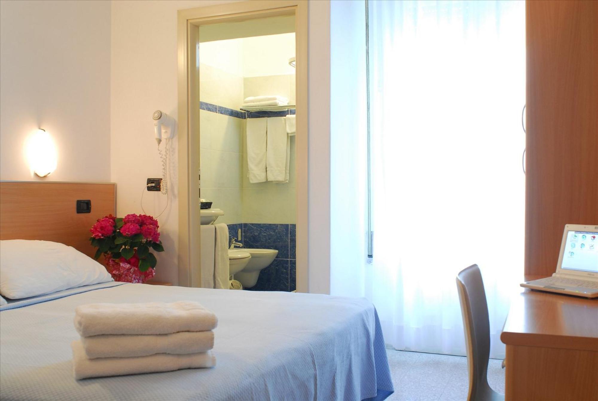 Hotel Veliero Rimini Buitenkant foto
