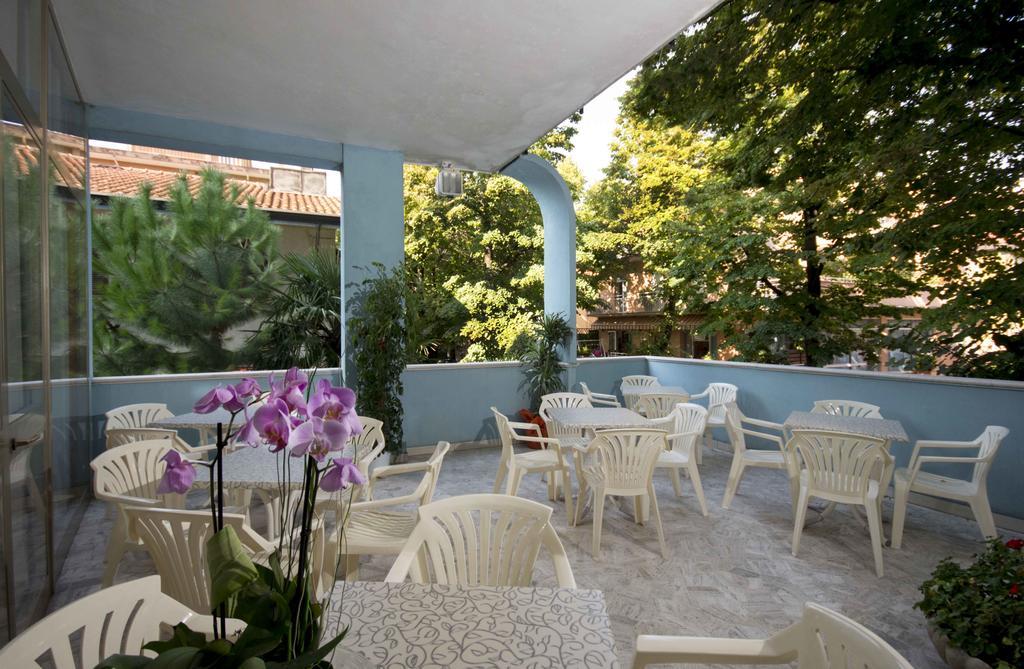 Hotel Veliero Rimini Buitenkant foto