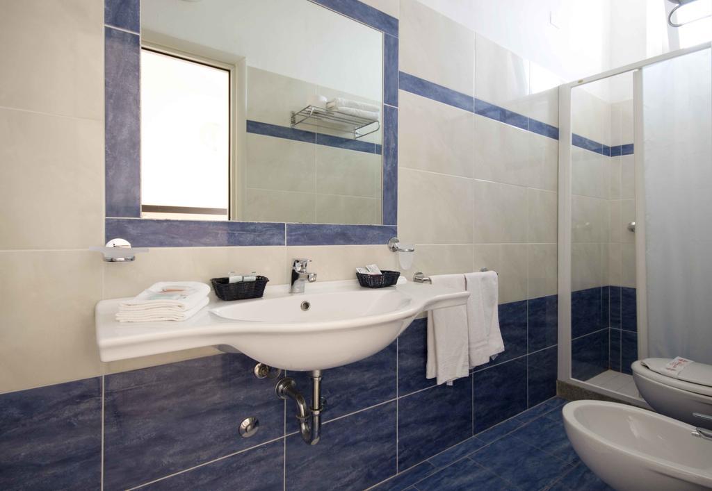 Hotel Veliero Rimini Kamer foto
