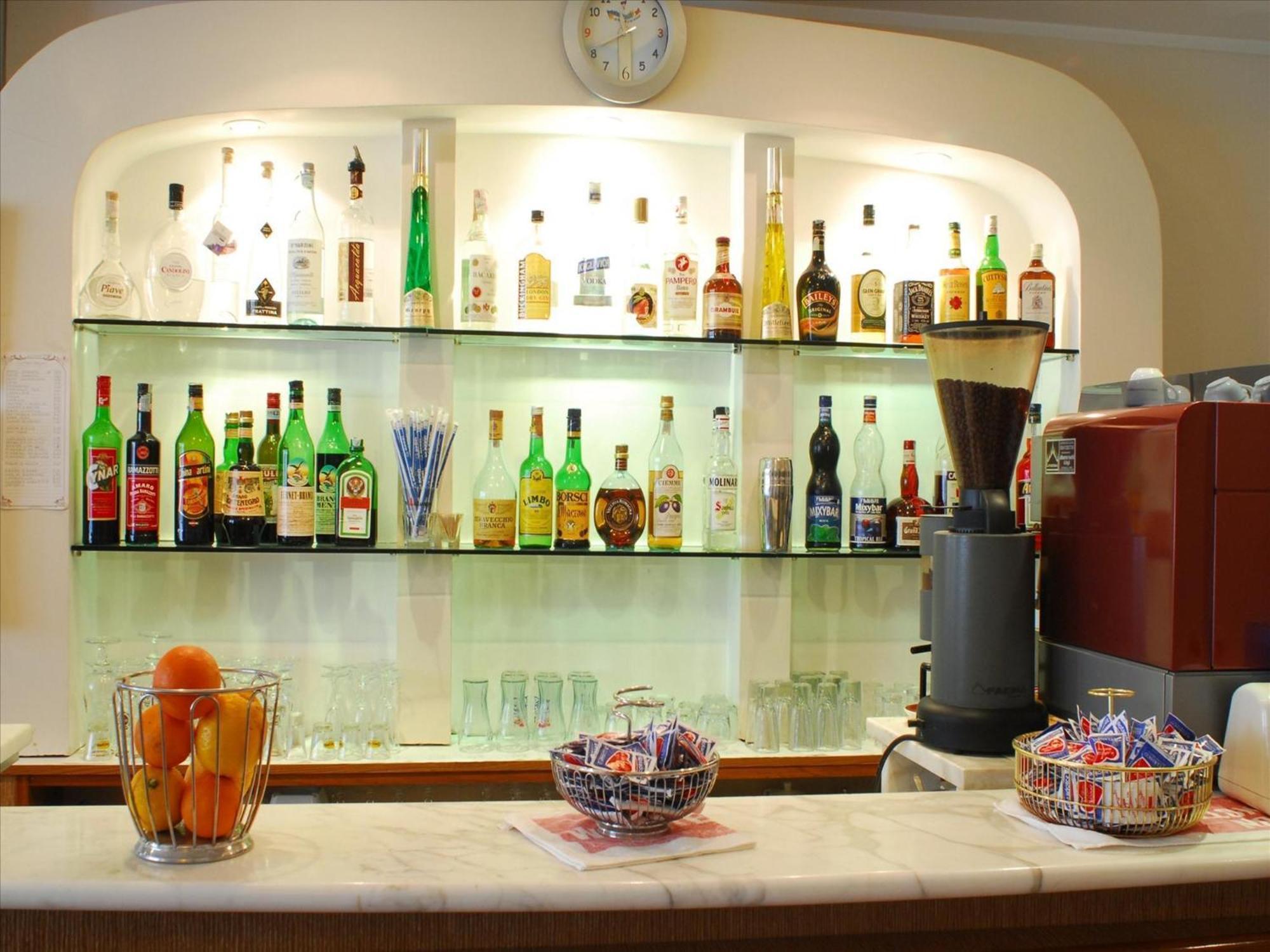 Hotel Veliero Rimini Buitenkant foto