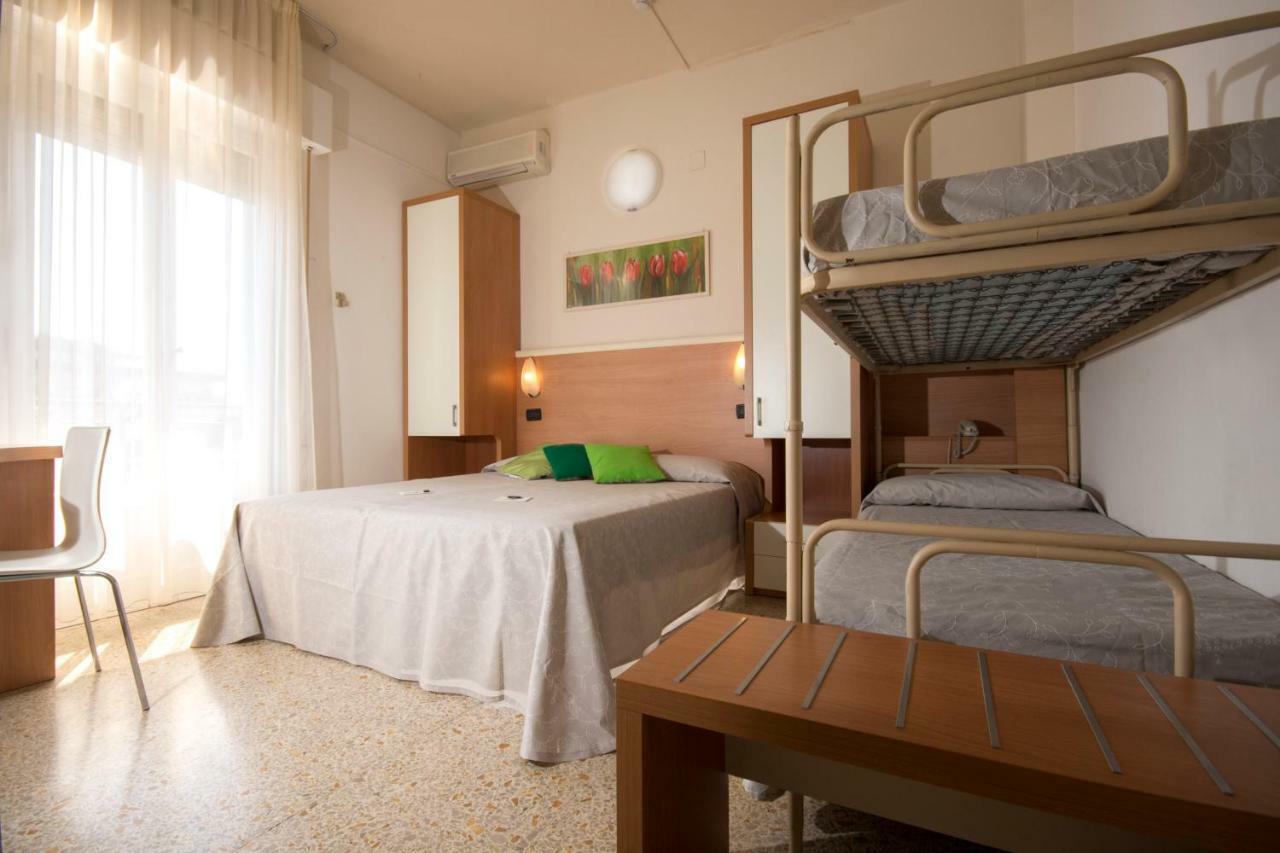 Hotel Veliero Rimini Buitenkant foto