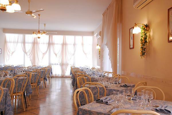 Hotel Veliero Rimini Buitenkant foto