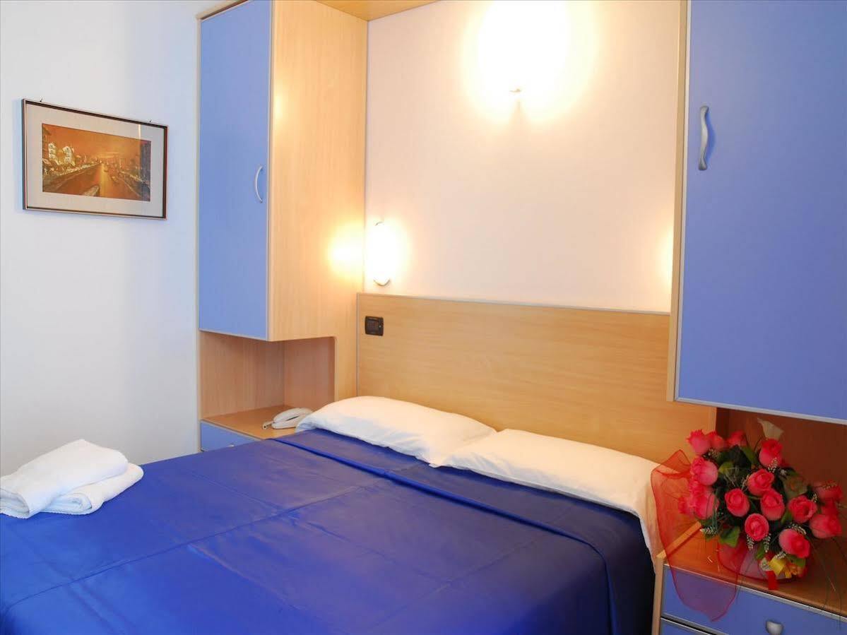 Hotel Veliero Rimini Buitenkant foto