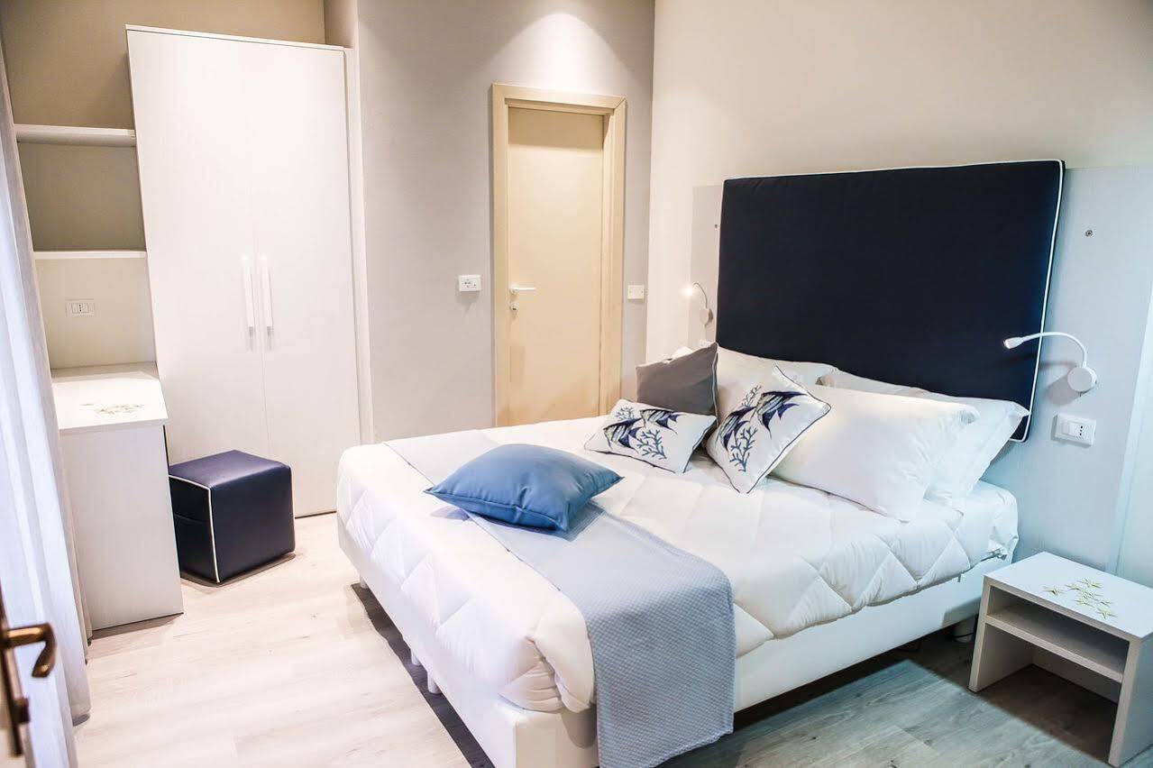Hotel Veliero Rimini Buitenkant foto
