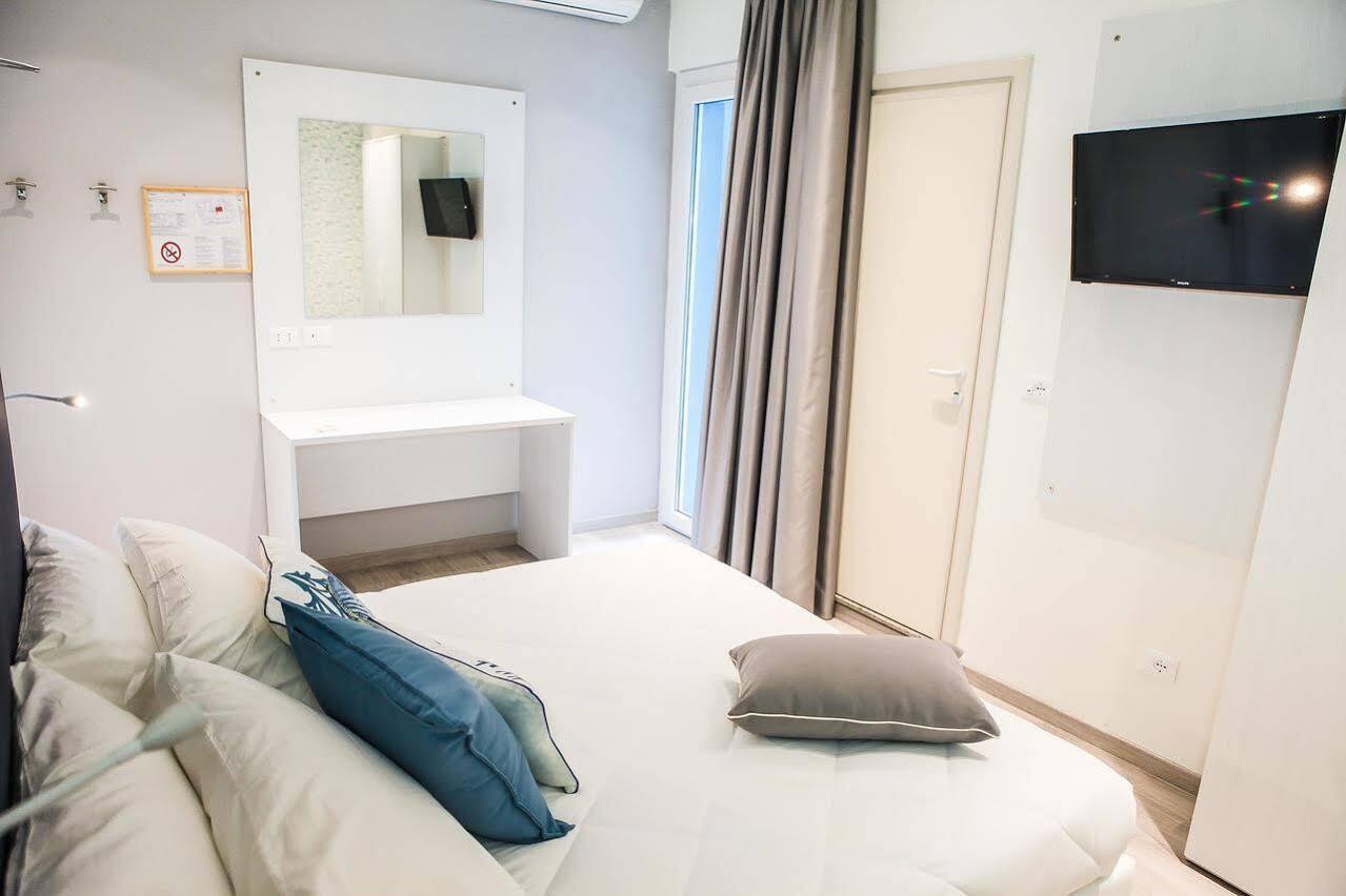 Hotel Veliero Rimini Buitenkant foto