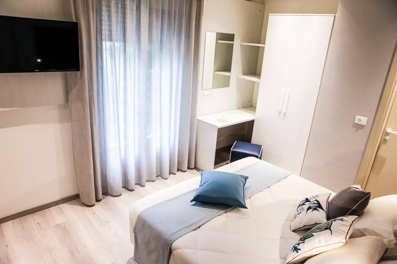 Hotel Veliero Rimini Buitenkant foto